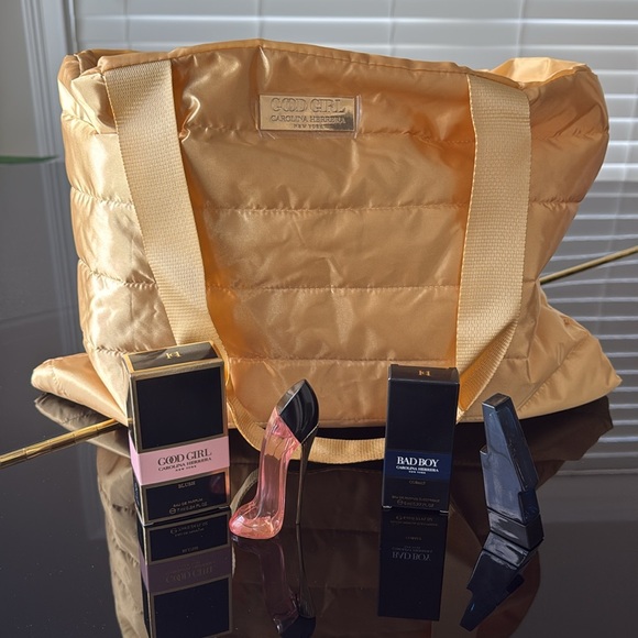 New, unused and Authentic Carolina Herrera beauty gift set - Picture 1 of 9